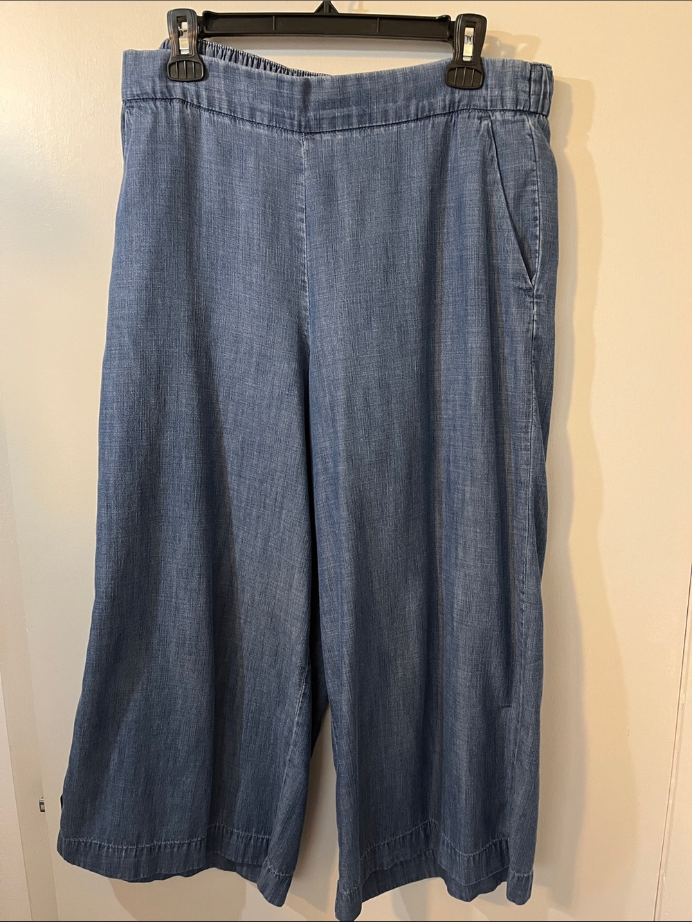 GAP pull on drapey Wide-Leg crop pants in medium indigo